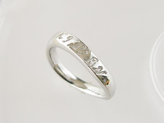 イニシャルを彫ったのスイートテン記念リング