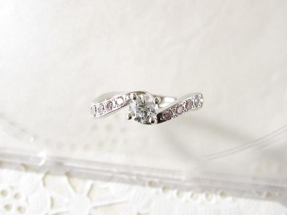 ピンクダイヤの婚約指輪(エンゲージリング)