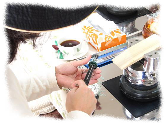 リングサイズをくりぬきます